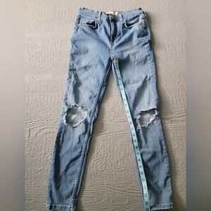 ♡ Women’s Free People Light Blue Distressed Skinny Jeans B-7